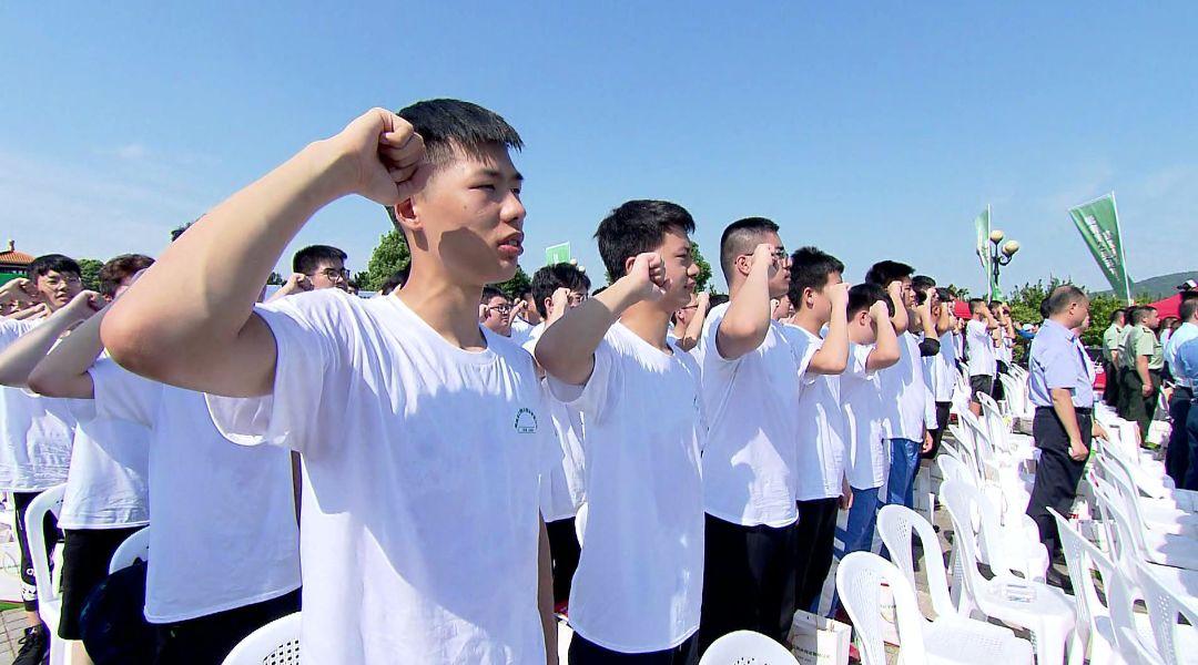 兵役登記證上大學一定要嗎？詳解兵役登記與大學入學要求，關于兵役登記證與大學入學要求的詳解，是否上大學必須持有兵役登記證？