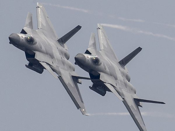 軍事震撼，20架轟炸機(jī)傾瀉240枚導(dǎo)彈的力量展示，軍事震撼，20架轟炸機(jī)傾瀉導(dǎo)彈力量展示日