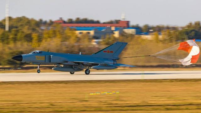 關(guān)于2022年殲-7還有多少架的探討，探討，殲-7戰(zhàn)機(jī)在2022年的數(shù)量概況