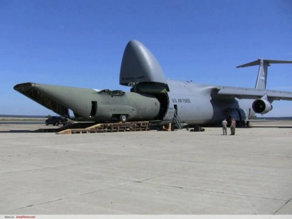 大力神運輸機圖片，探索航空巨無霸的魅力，航空巨無霸，大力神運輸機圖片探索其魅力