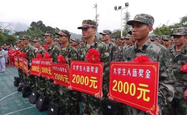 大學(xué)生如何參軍，一條充滿榮耀與成長的道路，大學(xué)生參軍之路，榮耀與成長的交織