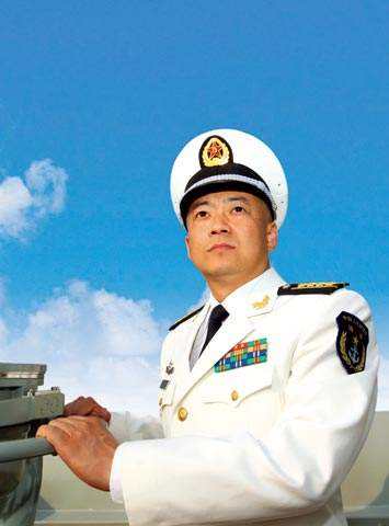 遼寧艦現(xiàn)任艦長(zhǎng)——中國(guó)海軍力量的新標(biāo)桿，遼寧艦現(xiàn)任艦長(zhǎng)，中國(guó)海軍力量的新典范