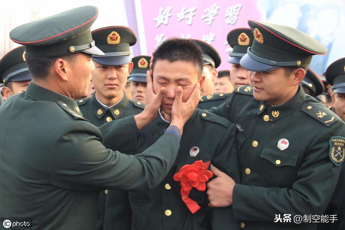 空軍義務兵在軍隊中的職責與角色，探尋空軍義務兵的主要任務，空軍義務兵職責與角色探究，主要任務解析