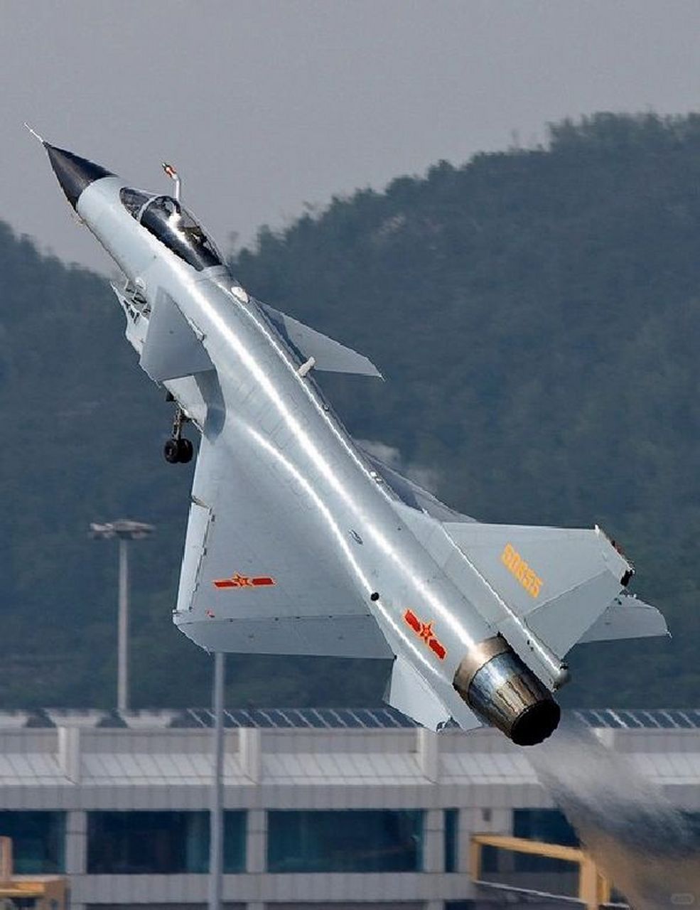 殲-10戰(zhàn)斗機(jī)是幾代機(jī)？全面解析中國(guó)空軍的主力戰(zhàn)機(jī)，中國(guó)空軍主力戰(zhàn)機(jī)殲-10戰(zhàn)斗機(jī)的全面解析，幾代機(jī)？