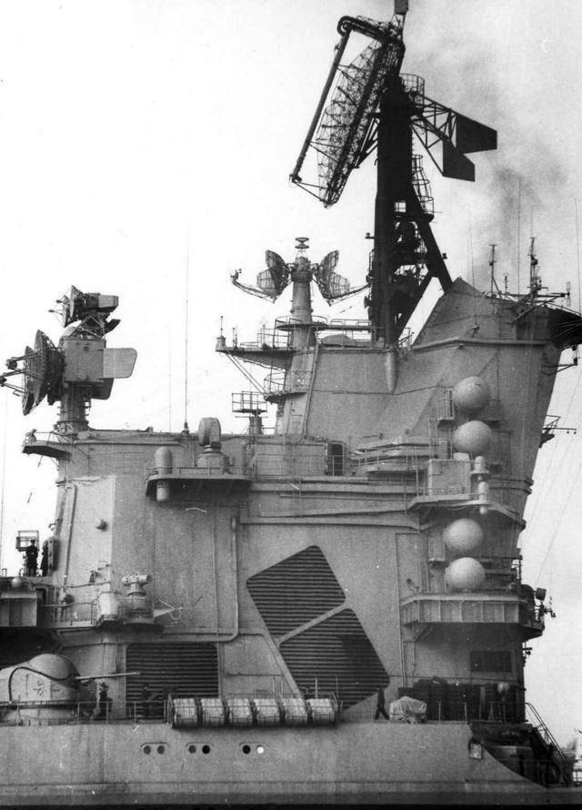 蘇聯(lián)65型巡洋艦，歷史與特點(diǎn)解析，蘇聯(lián)65型巡洋艦，歷史背景與特點(diǎn)深度解析