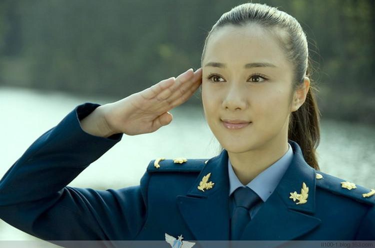 最美女兵軍禮，榮耀與責(zé)任并存，最美女兵軍禮，榮耀與責(zé)任的交響