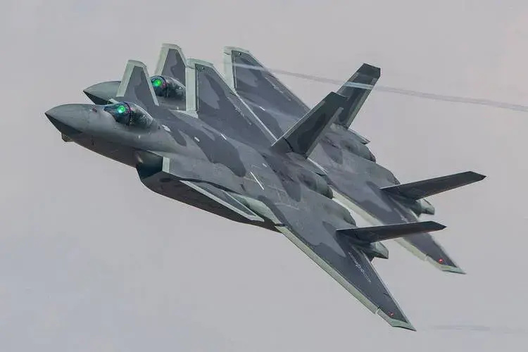 殲-20戰(zhàn)斗機簡筆畫教程與解析，殲-20戰(zhàn)斗機簡筆畫教程詳解及解析