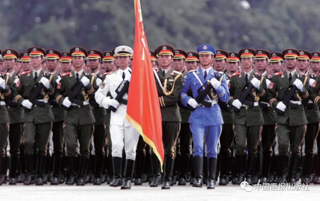 關(guān)于2019閱兵武警錯誤動作視頻的探討，關(guān)于武警在2019閱兵中出現(xiàn)錯誤動作的視頻分析