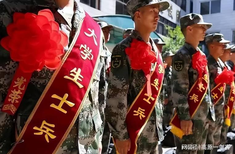 關(guān)于在校大學(xué)生是否應(yīng)該去當(dāng)兵的一些思考，在校大學(xué)生是否應(yīng)該選擇入伍，深度思考探討