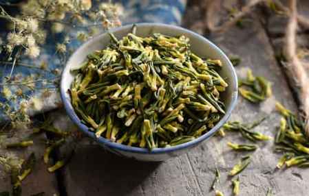 蓮子心泡水喝的功效與禁忌，蓮子心泡水喝的功效及禁忌解析