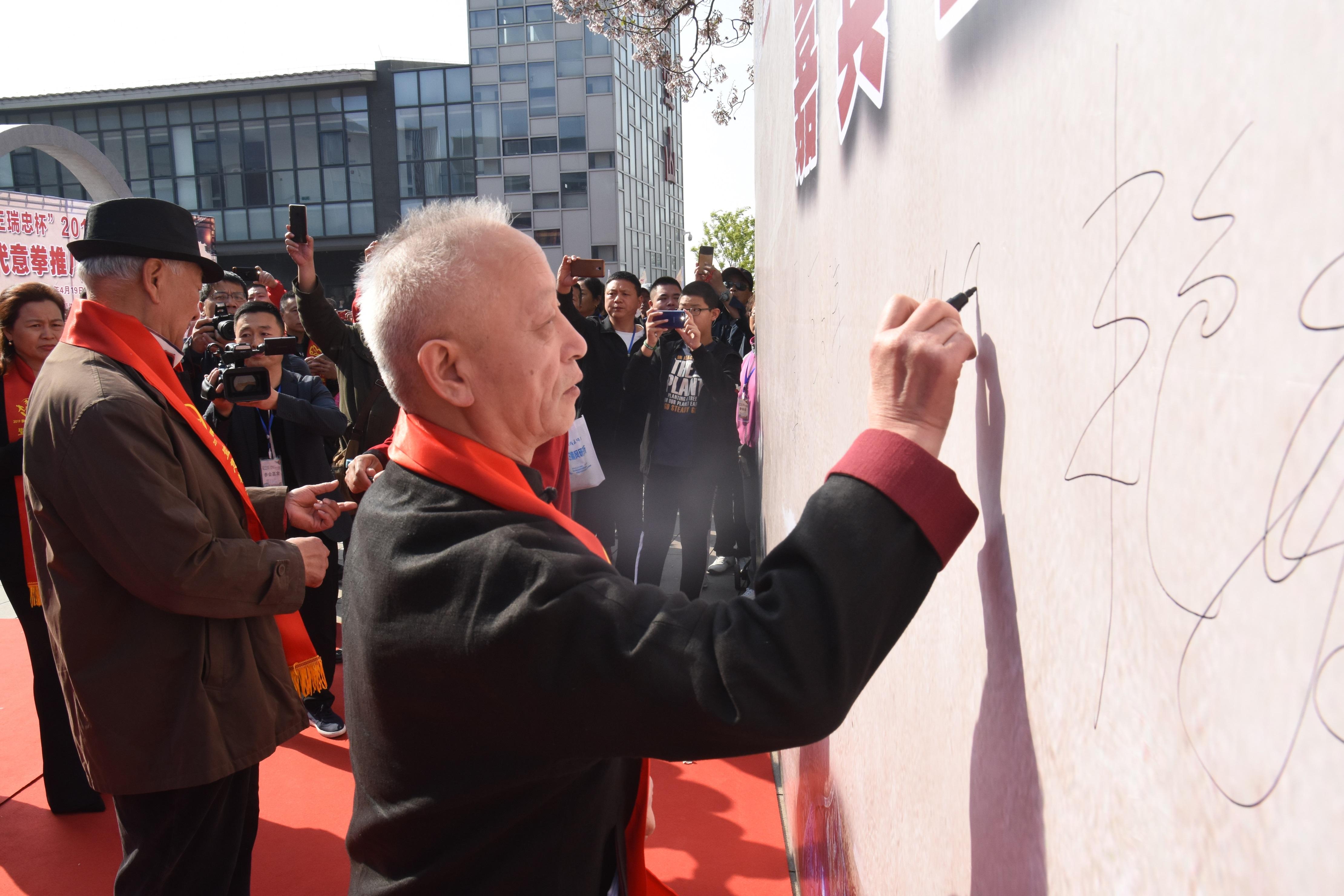 探索王中王一肖論壇，一網(wǎng)打盡所有信息，王中王一肖論壇全解析，一網(wǎng)打盡所有信息探索