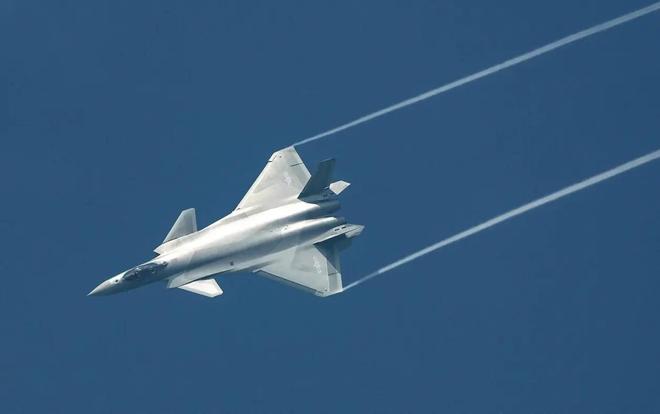 殲-20C，新一代空中霸主，展現(xiàn)中國(guó)航空工業(yè)的驕傲，殲-20C，中國(guó)航空工業(yè)的空中霸主與新驕傲亮相